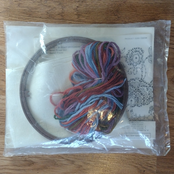 Vintage Embroidery Kit - Picture 3 of 3